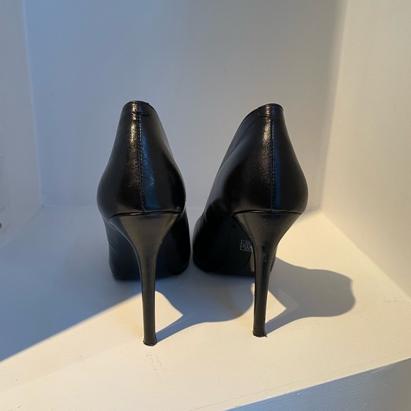 NINE WEST BLACK PUMPS - Picture 2 of 4